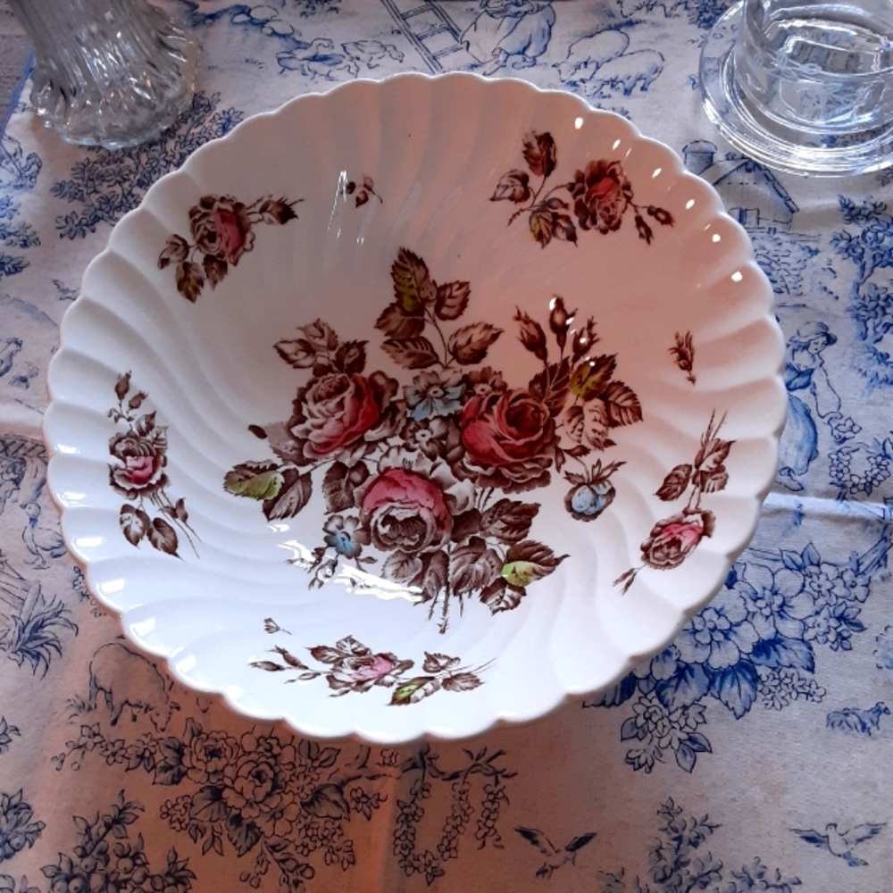 Johnson Brothers, Devon Sprays, Small Round Serving Bowl,  8"